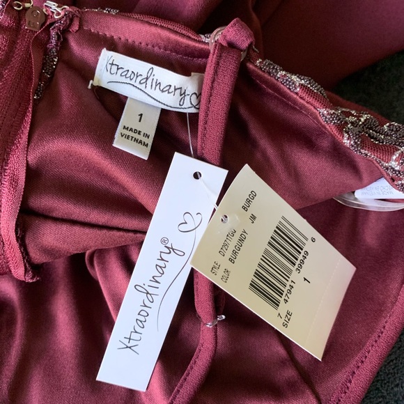 Burgundy dress with pewter sparkles - Picture 4 of 4